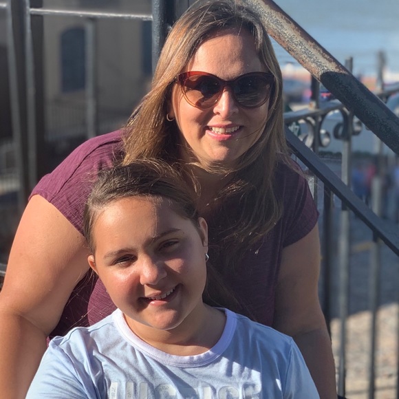 Meet your Posher, Claudia - Picture 1 of 1